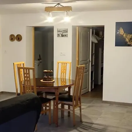 Du Domaine De La Longue Fosse *